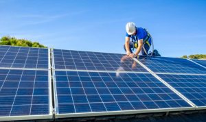 Installation et mise en production des panneaux solaires photovoltaïques à Louverne